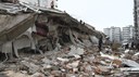 Erdbeben in Kurdistan: Die Zahl der Erdbebenopfer steigt stündlich - Erdogan lässt Erdbebengebiet bombardieren 