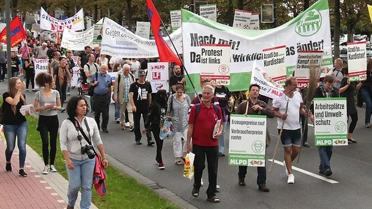 Klare Fronten im Wahlkampf: Internationalistische Liste/MLPD - Mit unserem Slogan 'Protest ist links sind WIR der klare Gegenpol zur AfD und allen nach rechts gerückten Kräften