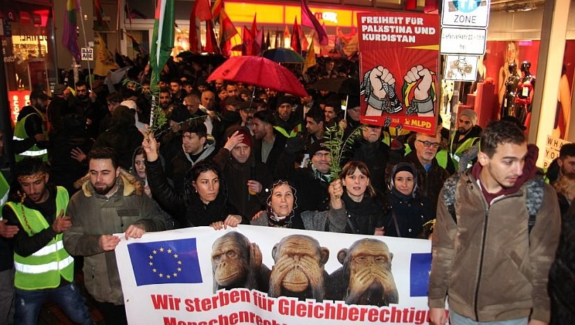 800-1000 Menschen demonstrierten bei ruhrgebietsweiter Montagsdemonstration in Gelsenkirchen gegen die Kriegsbeteiligung Deutschlands an Erdogans Invasion in Afrin - MLPD protestiert gegen Polizeirepressionen