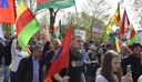 Gelsenkirchen: Polizei beschlagnahmt YPG-Fahne trotz richterlicher Erlaubnis und kündigt Strafanzeige gegen Monika Gärtner-Engel an